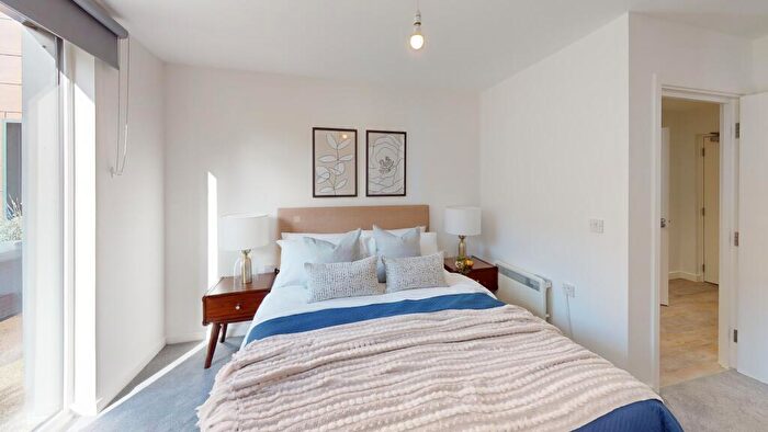 2 Bedroom Apartment To Rent In Queensway, Southampton, Hampshire, SO14