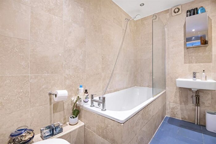 1 Bedroom Flat For Sale In Ferme Park Road, Crouch End, London, N8