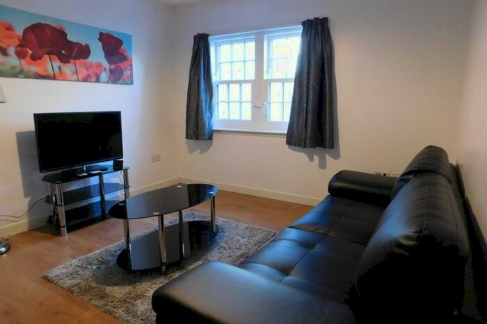 2 Bedroom Flat To Rent In Castle Street, City Centre, Aberdeen, AB11