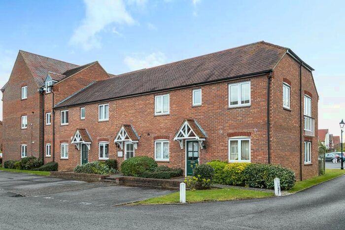 2 Bedroom Flat To Rent In Marina Way, Abingdon, OX14