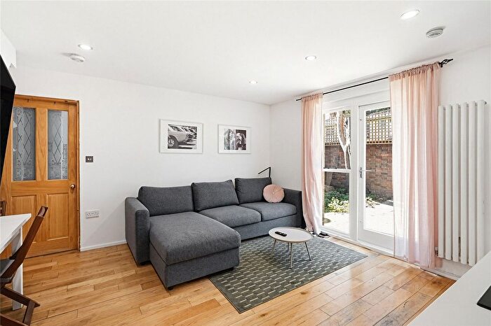 1 Bedroom Flat To Rent In Keith Connor Close, London, SW8