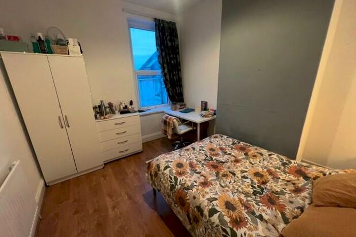 5 Bedroom Terraced House To Rent In Monthermer Road Cardiff, CF24