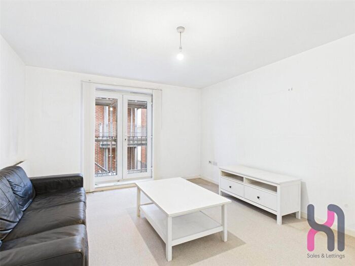 2 Bedroom Flat To Rent In Brindley House, Elmira Way, Salford, Salford Quays, Manchester, M5