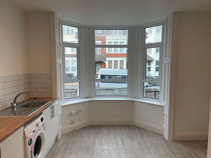2 Bedroom Flat To Rent In York Road, Southend-On-Sea, SS1