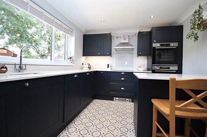 4 Bedroom Detached House For Sale In Albany Drive, Bishops Waltham, SO32