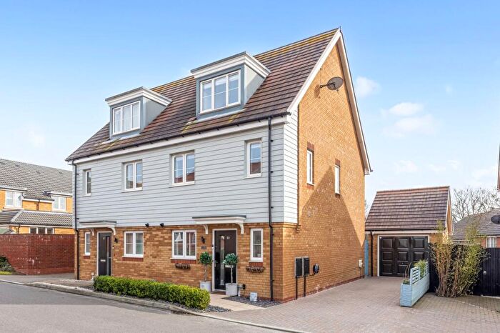 4 Bedroom Town House For Sale In Sinclair Drive, Codmore Hill, RH20