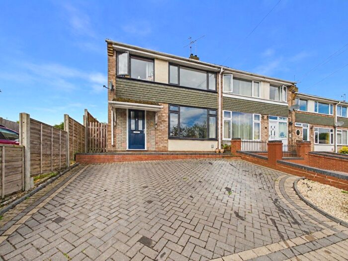 3 Bedroom Flat For Sale In Brookside Road, Worcester, WR2
