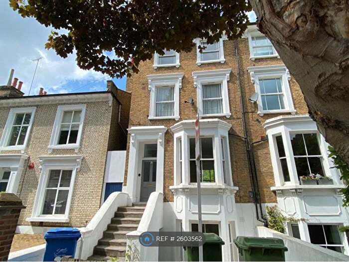 3 Bedroom Flat To Rent In Talfourd Road, London, SE15
