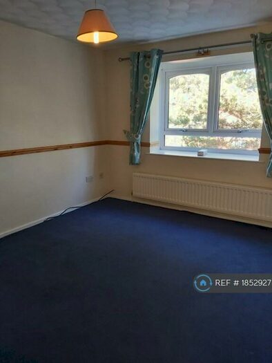 2 Bedroom Flat To Rent In The Groves, Oxton, CH43