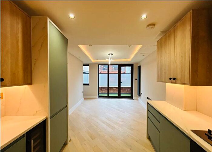 1 Bedroom Flat For Sale In Rye Lane, Southwark, London, SE15