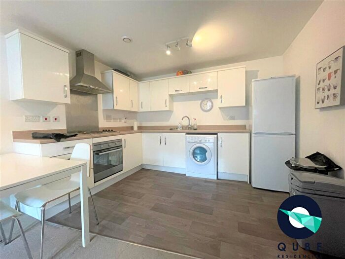 2 Bedroom Flat To Rent In Endeavour House B, Elmira Way, Salford, M5