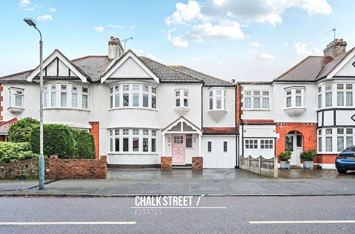 4 Bedroom Semi Detached House For Sale In Brackendale Gardens, Upminster, RM14