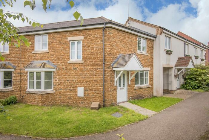 3 Bedroom Semi-Detached House To Rent In Tarragon Walk, Banbury, OX16