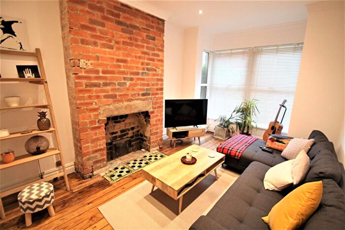 4 Bedroom Terraced House To Rent In Meanwood Road, Meanwood, Leeds, LS7