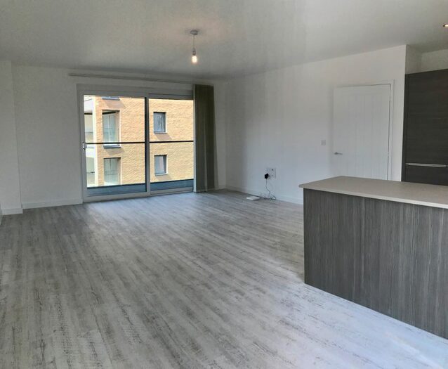 3 Bedroom Flat To Rent In Blackhorse Lane, London, E17