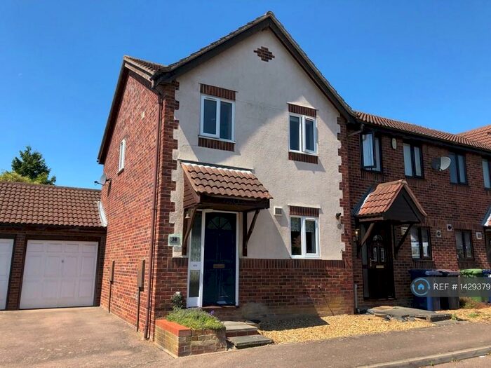 3 Bedroom Semi-Detached House To Rent In Eagle Way, Huntingdon, PE29