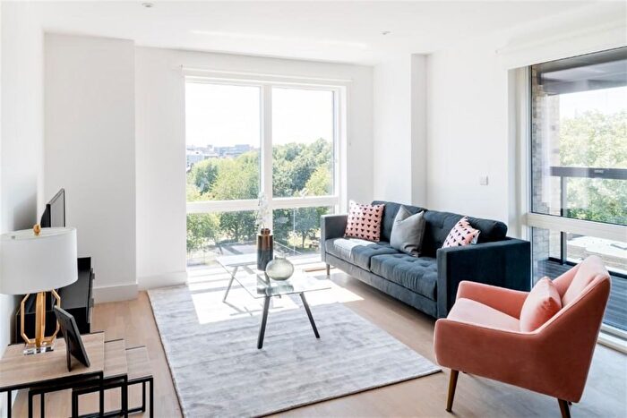 2 Bedroom Flat To Rent In Beagle Court, London, E1