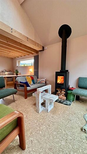 2 Bedroom Semi Detached House For Sale In Strongs Passage, Hastings, TN34