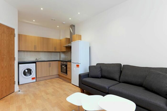 1 Bedroom Flat To Rent In Clayton Road, Hayes, UB3