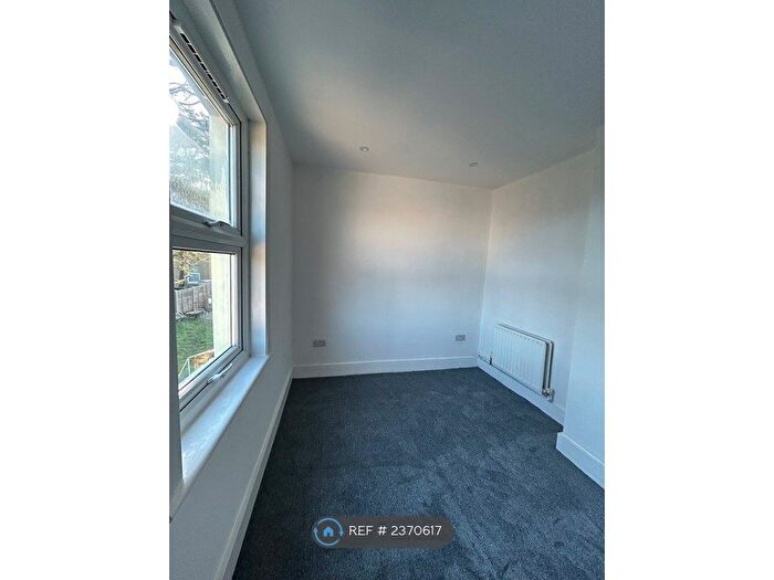 2 Bedroom Flat To Rent In Edmonton, London, N9