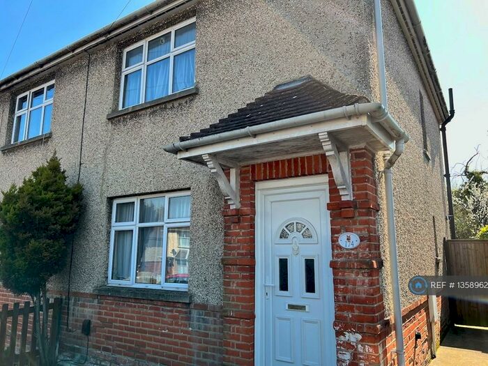3 Bedroom Semi-Detached House To Rent In Bluebell Road, Southampton, SO16