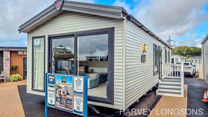 3 Bedroom Park Home For Sale In Solent Breezes Holiday Park, SO31