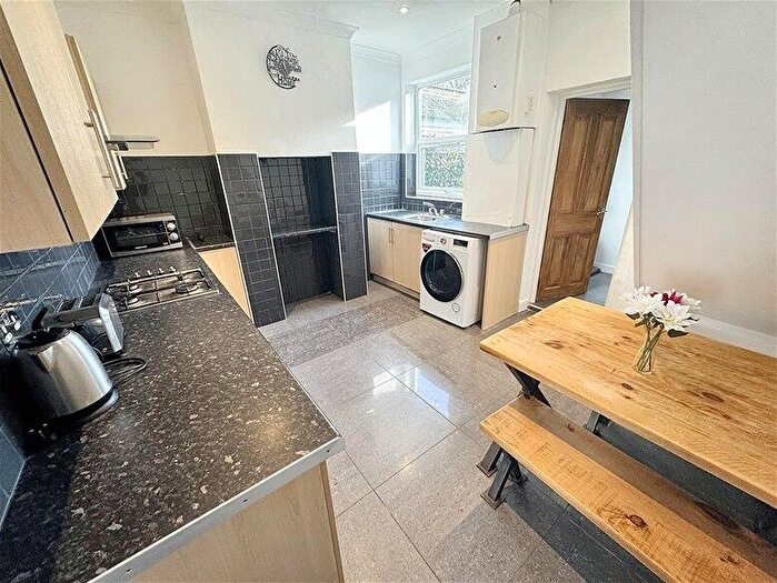 2 Bedroom House To Rent In Faringford Road, Stratford, E15