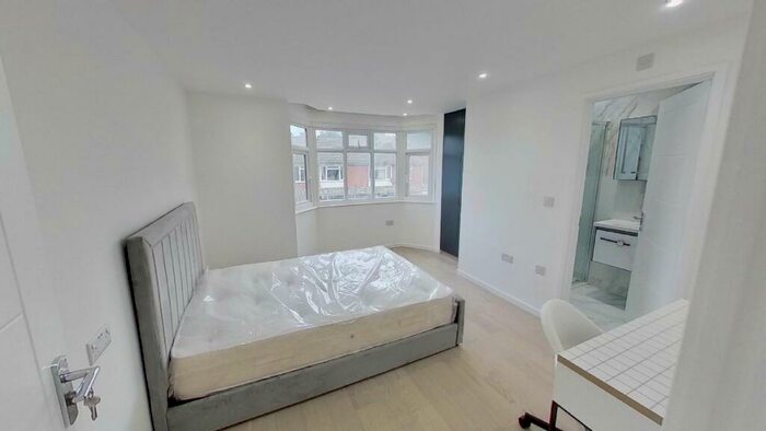 Studio To Rent In Madrid Road, Guildford, GU2