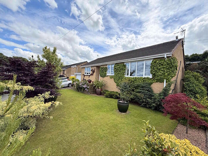 2 Bedroom Detached Bungalow For Sale In Dunce Park Close, Elland, HX5