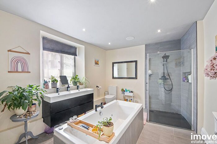 3 Bedroom End Of Terrace House For Sale In East Street, Newton Abbot, TQ12