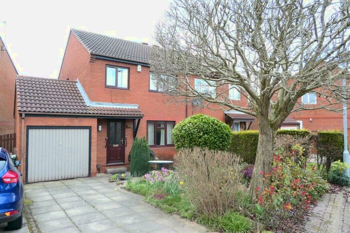 3 Bedroom Semi-Detached House To Rent In Chantry Croft, Leeds, West Yorkshire, LS15