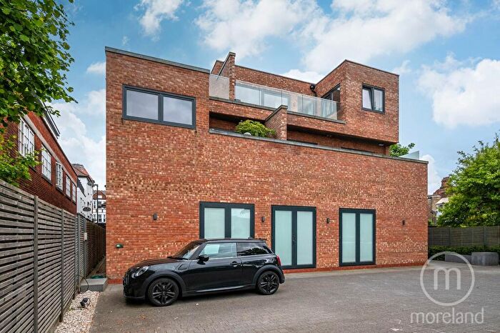 2 Bedroom Flat For Sale In Adams Close, Finchley, N3