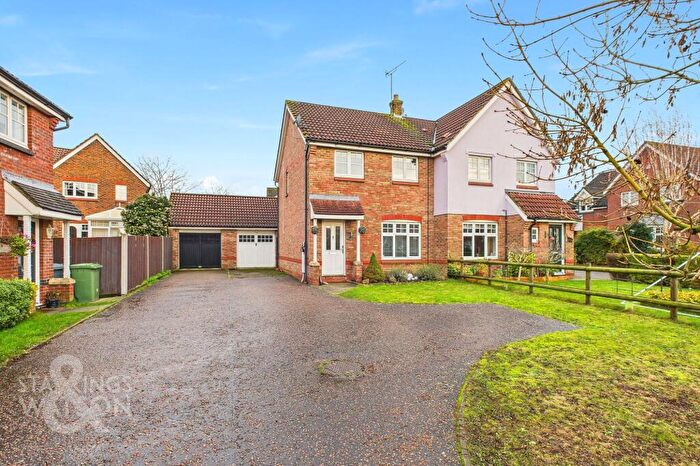 3 Bedroom Semi Detached House For Sale In Wilde Road, Rackheath, Norwich, NR13