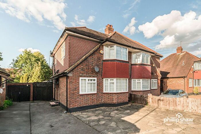 3 Bedroom Semi Detached House For Sale In Ranelagh Close, Edgware, HA8