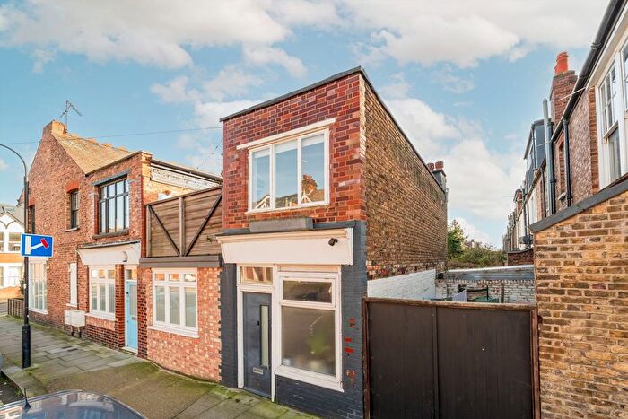 2 Bedroom Property For Sale In Willow Vale, Shepherds Bush, W12