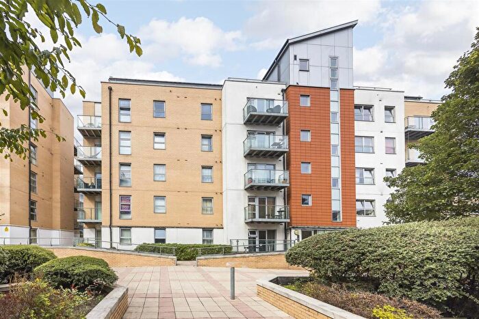 1 Bedroom Apartment To Rent In Queen Mary Avenue, South Woodford, E18