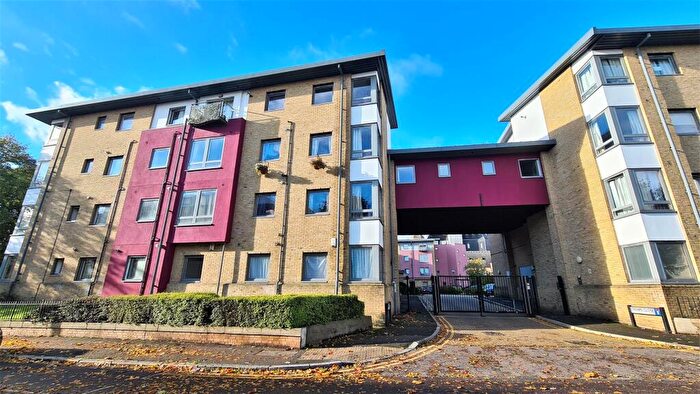 1 Bedroom Flat To Rent In Crown Close, Wood Green, N22