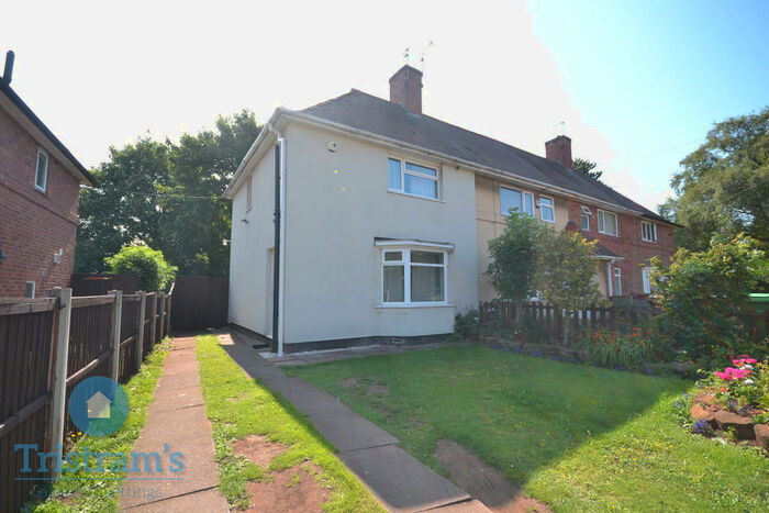 3 Bedroom Semi-Detached House To Rent In Tunstall Crescent, Nottingham, NG8