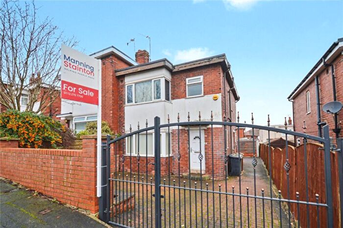 3 Bedroom Semi Detached House For Sale In Parkwood Road, Leeds, LS11