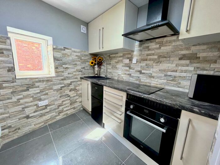 3 Bedroom Apartment To Rent In Pershore Road, Selly Park, B29