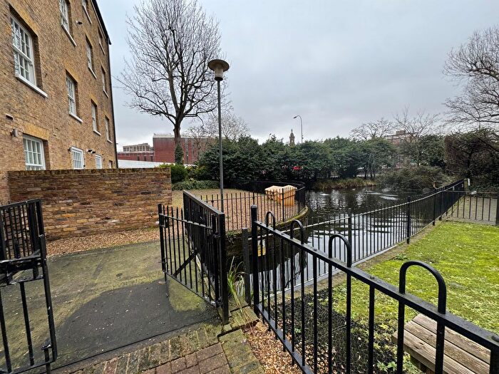 3 Bedroom Flat To Rent In London, SE13