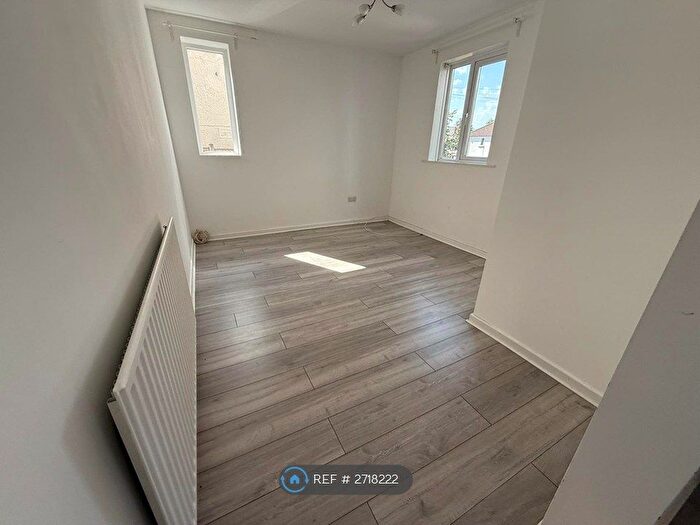 3 Bedroom Semi Detached House To Rent In Reeves Road, Birmingham, B14