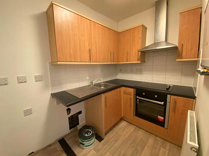 2 Bedroom Flat To Rent In Meltham Road, Netherton, HD4