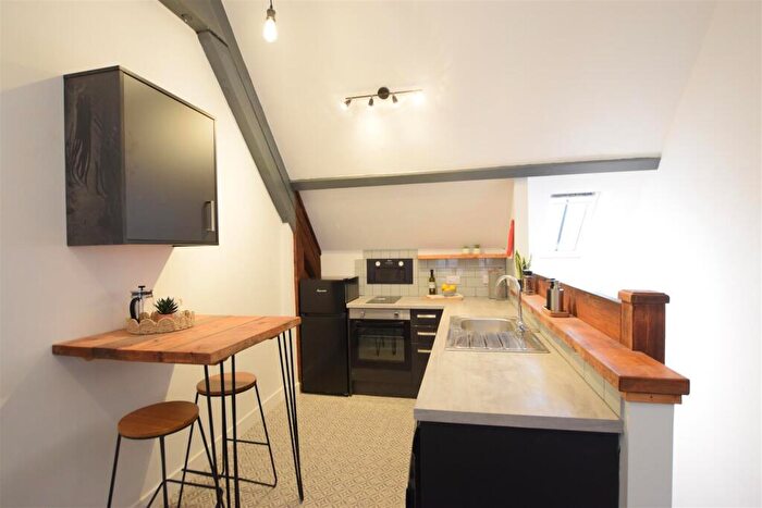1 Bedroom Apartment To Rent In High Street - South Bar - /, LN5