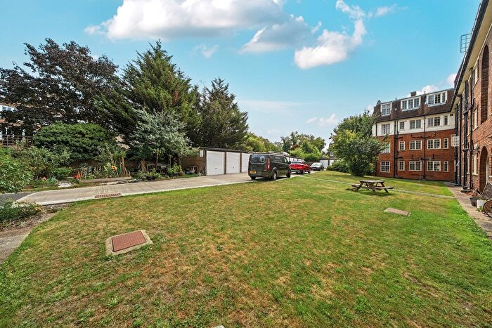 2 Bedroom Flat To Rent In Belmont Grove, London, SE13