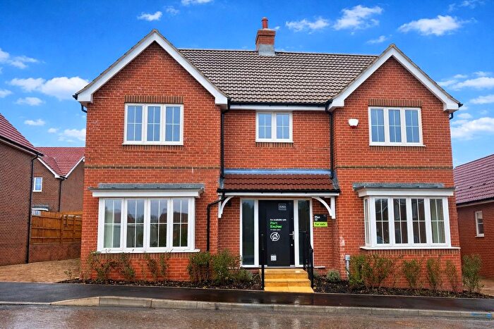 5 Bedroom Detached House For Sale In Knights Grove, Newbury, Berkshire, RG18