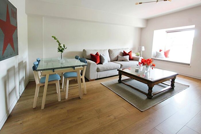 2 Bedroom Flat To Rent In Johns Place, Edinburgh, EH6