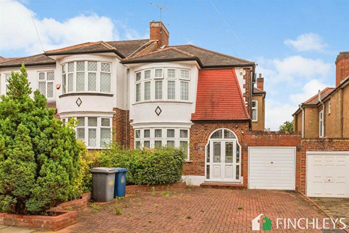 3 Bedroom Semi-Detached House For Sale In Ventnor Drive, Totteridge, N20
