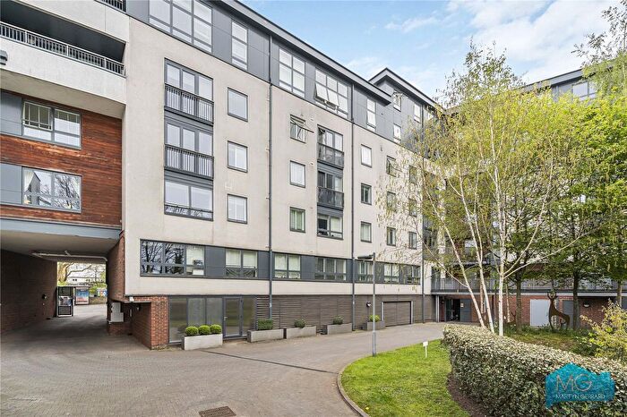 2 Bedroom Flat For Sale In Market Road, London, N7