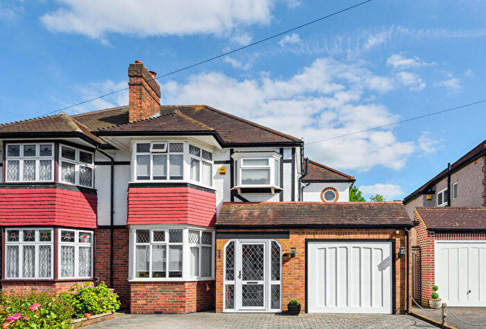 3 Bedroom Semi-Detached House For Sale In Forest Side, Worcester Park, KT4